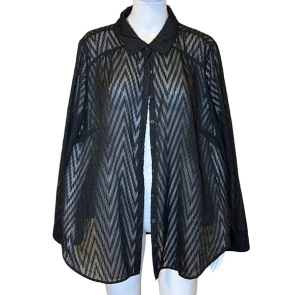 Torrid sheer zigzag button‎ up - Picture 1 of 6